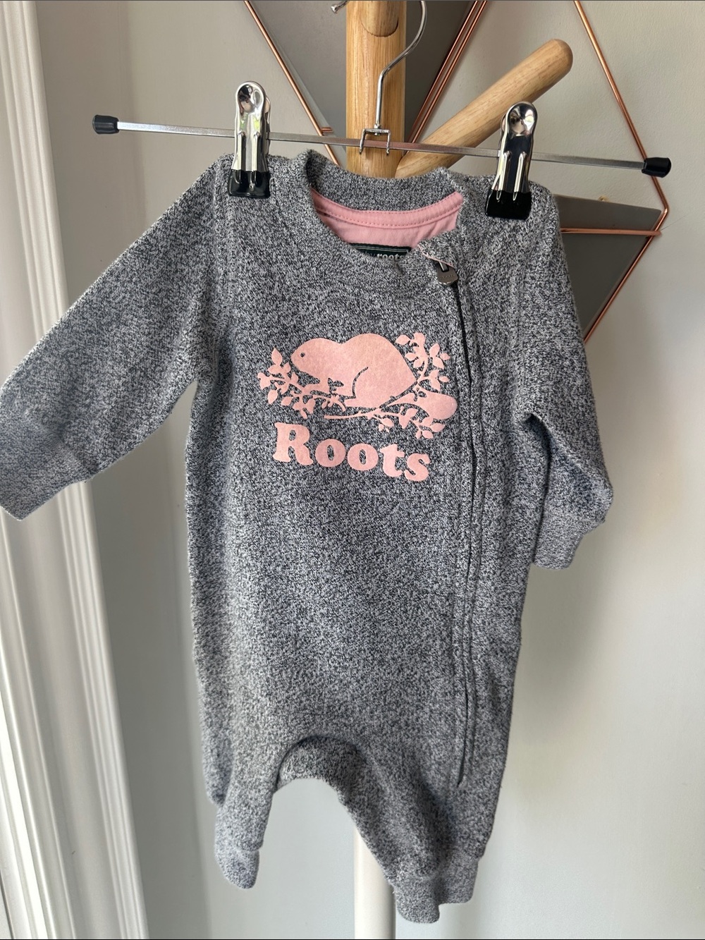 ROOTS Gray & Pink Infant Baby Girl Footed One-Piece Onesie Grey Cute XS 0-3M